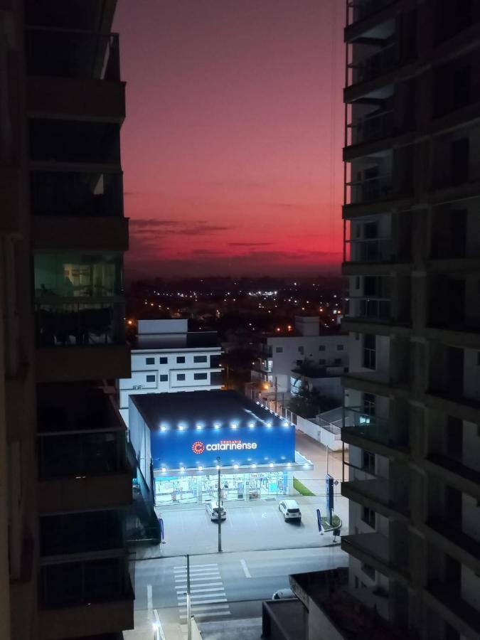 Apê estilo Resort c/ pé na areia e vista mar, próximo ao Beto Carrero Piçarras Exterior foto