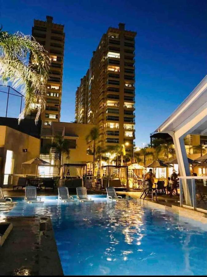 Apê estilo Resort c/ pé na areia e vista mar, próximo ao Beto Carrero Piçarras Exterior foto